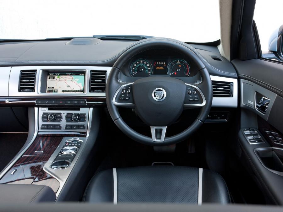 Jaguar XF 2.2 Diesel 2011 года  (UK) (фото 9 из 18)